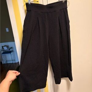 Lululemon black high-waisted wide-leg culottes with pleats and pockets